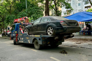 Công an thông tin về xe ô tô S63 bị 'bỏ quên' 10 năm ở vỉa hè ở Hà Nội