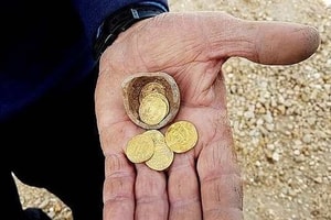 Bắt giữ 4 người, tịch thu toàn bộ tài sản với hơn 180 chỉ vàng cùng hàng tỷ đồng tiền mặt