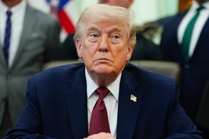 Tổng thống Mỹ Trump ra lệnh phá huỷ các tàu Iran rải thủy lôi ở eo biển Hormuz