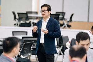Giáo sư 36 tuổi quê 'công tử Bạc Liêu' là người Việt Nam đầu tiên lập kỳ tích về AI, hiện công tác tại ĐH Texas (Mỹ) và luôn ‘giúp sức’ cho sinh viên Việt Nam