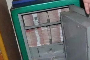 Trung Quốc: Khám xét nhà riêng, thu giữ khẩn cấp 37kg vàng và hơn 440 tỷ đồng tiền mặt của cựu Giám đốc công ty cấp nước