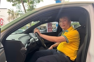 Từ lời quảng cáo, khách hàng Nghệ An đến lái thử VinFast VF 6 sau 20km đã xuống và tuyên bố thẳng về chất xe, 'vạch rõ' luôn hạ tầng sạc