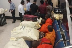 Kiểm tra hành lý, thu giữ khẩn cấp 110kg cần sa trong vali của 22 nhà sư ngay tại sân bay