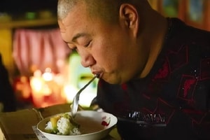 Bị xem là gánh nặng, người đàn ông không tay chân trở thành trụ cột gia đình nhờ vật dụng không ai ngờ tới