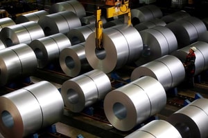 Giá thép tăng 10-13%, doanh nghiệp như Hòa Phát, VNSteel... chịu sức ép