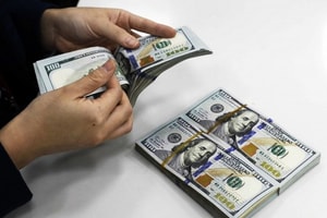 Tỷ giá USD hôm nay 28/4: USD hạ nhiệt tại ngân hàng, chợ đen tăng 100 đồng