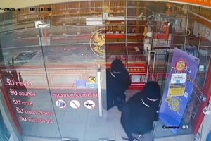 Bắt 2 du khách Trung Quốc cướp tiệm vàng, thu hồi khẩn cấp 44 nhẫn và 24 đôi bông tai trị giá gần 650 triệu đồng