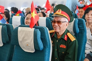 Người chỉ huy xe tăng 390 húc đổ cánh cổng Dinh Độc Lập vào trưa 30/4/1975 là ai?