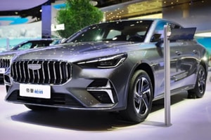 Ra mắt mẫu sedan cỡ trung: Giá bán chỉ từ 237 triệu đồng, động cơ hybrid 'siêu' tiết kiệm 2,22l trên 100km