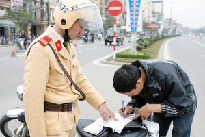 Chậm nộp phạt giao thông: Mỗi ngày 'đội' thêm bao nhiêu tiền? Có những hình thức cưỡng chế nào?