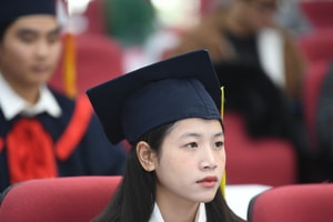 Ai có quyền giải thể trường đại học?