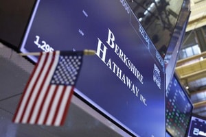 'Núi tiền' 397,4 tỷ USD của Berkshire Hathaway lập kỷ lục mới, Warren Buffett vẫn nói “chưa phải lúc xuống tiền”