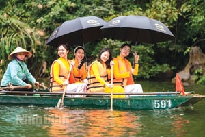 Du lịch lập kỷ lục 8,8 triệu khách quốc tế, áp sát mục tiêu năm