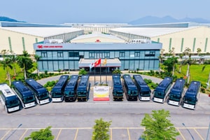 Hãng xe Việt Kim Long Motor bàn giao tiếp 12 chiếc bus ghế ngồi