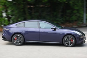 Mẫu sedan mới sắp ra mắt thị trường Việt Nam: Kích thước tương đương Toyota Camry, cửa cắt kéo, ngoại hình thể thao, ngập tràn công nghệ siêu xe