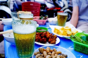 Quán bia phố cổ bị xử phạt 50 triệu đồng vì giấy chứng nhận an toàn thực phẩm hết hạn