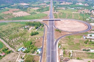 Hơn 10 ngày nữa, đoạn tuyến cao tốc gần 18.000 tỷ đi qua TP rộng nhất Việt Nam sẽ thông xe