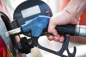 Giá xăng đồng loạt tăng, dầu diesel hạ nhiệt