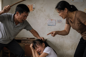 Hà Nội: Bé gái 4 tuổi bị cha dượng và mẹ đẻ bạo hành dẫn đến tử vong