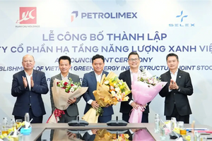 Petrolimex (PLX) bắt tay cùng Xuân Cầu Holdings và một hãng xe máy điện thành lập doanh nghiệp hạ tầng xanh