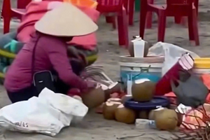 Cấm bà Lê Thị Xuân, 58 tuổi kinh doanh tại khu du lịch biển nổi tiếng