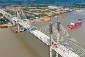 Sắp hợp long cầu dây văng tĩnh không cao nhất Việt Nam, góp phần nối thông miền Đông với miền Tây