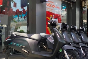 Bán Honda Vision để mua xe máy điện VinFast, chủ xe mang đến xưởng để bảo hành lần đầu nói thật và công khai luôn chất lượng