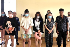 Bắt nóng, trao trả 14 người Việt tại một cơ sở massage ở Campuchia