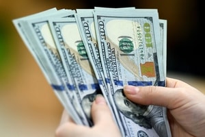 Tỷ giá USD hôm nay 12/5: USD ngân hàng tăng, chợ đen quay đầu giảm