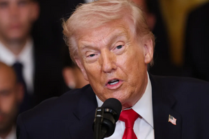 Ông Trump 'làm nóng' căng thẳng Iran: Giá dầu bật tăng mạnh, S&P 500 lần đầu vượt 7.400 điểm