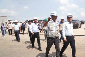 Phó Chủ tịch Quốc hội Nguyễn Hồng Diên kiểm tra thực địa sân bay Long Thành