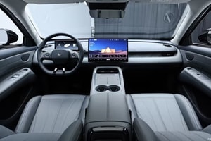Chiếc sedan điện giá chỉ hơn 200 triệu đồng nhưng chạy tới 660 km, đổi pin chỉ vài phút như xe máy điện, có có LiDAR