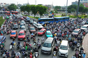 TPHCM dự kiến cấm ô tô tải trên 1 tấn, xe khách trên 29 chỗ vào nội đô từ 6-22h