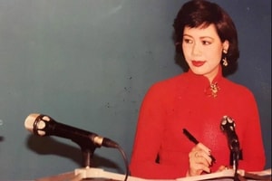 BTV SN 1957 sở hữu giọng đọc huyền thoại: Được khán giả ưu ái gọi là 'Hoa hậu HTV', có chồng là HLV bóng bàn hơn 14 tuổi, con gái là MC nổi tiếng