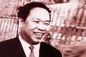 Nhà thơ nổi tiếng Việt Nam giữ chức Bộ trưởng khi mới 26 tuổi, là người ký quyết định thành lập Học viện An ninh Nhân dân