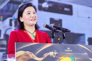 Người phụ nữ Trung Quốc ngồi giữa Tim Cook và Elon Musk: Từng bỏ học làm bảo vệ, nay sở hữu 16 tỷ USD
