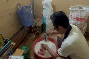 Khám xét đột xuất nhiều địa điểm, tịch thu 305 gói bột ngọt, 23.000 bao bì giả thương hiệu Ajinomoto: Khởi tố 3 đối tượng