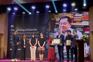 Ông Hoàng Nam Tiến được trao bằng Tiến sĩ danh dự