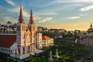 Miền Tây sở hữu một nhà thờ với kiến trúc Gothic Pháp hiếm thấy, tồn tại đã gần 140 năm