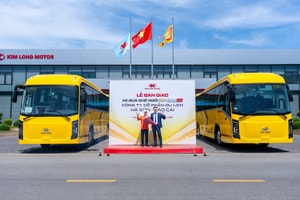 Hãng xe Việt Kim Long Motor bàn giao lô xe bus cao cấp cho doanh nghiệp vận tải có tiếng tại miền Bắc