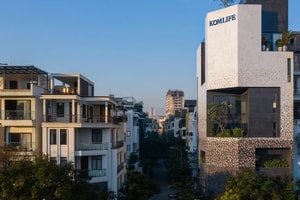 Tòa văn phòng độc đáo giữa lòng Hà Nội: Hình dáng núi đá, sở hữu lớp ‘áo giáp’ gạch Bát Tràng