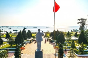 Nơi duy nhất được phép dựng tượng đài Bác Hồ khi Người còn sống: Từ huyện đảo nghèo vươn mình thành 'hòn ngọc xanh', thu hơn 1.110 tỷ từ du lịch