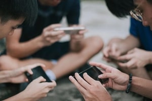 Người trẻ thay đổi 'bài học về tiền', học cách tiêu dùng linh hoạt