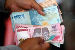 Đồng nội tệ chạm đáy chưa từng có trong lịch sử, chuyện gì đã xảy ra tại nền kinh tế số 1 Đông Nam Á?