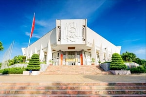 Công trình hình bông sen giữa lòng Thủ đô có diện tích 18.000m2, bên trong lưu giữ kho tư liệu đặc biệt về vị lãnh tụ vĩ đại của dân tộc