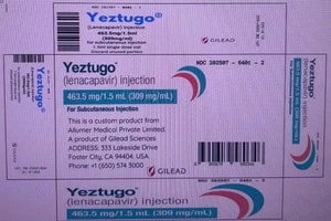 Nhân viên y tế bị phạt 35 triệu đồng vì quảng cáo 'vaccine HIV' sai sự thật