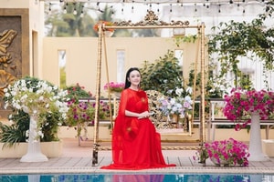 Nữ NSƯT là trưởng khoa học viện sở hữu biệt thự 1.000m2 ven biển có hồ bơi, sân bóng rổ, view thẳng vịnh