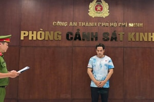 Phá đường dây bán giày giả mạo thương hiệu Nike, Adidas ở TPHCM
