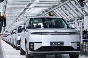 Đối thủ Tesla tại Trung Quốc chính thức xuất xưởng Robotaxi sản xuất hàng loạt đầu tiên, tham vọng thương mại hóa hoàn toàn vào năm 2027