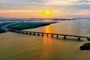 Tỉnh có mạng lưới cao tốc tự đầu tư dài nhất cả nước muốn cạnh tranh với các đô thị lớn Trung Quốc